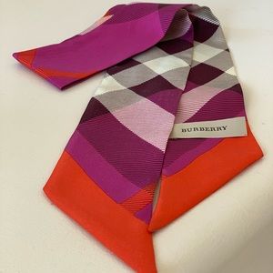 ❌SOLD❌ NWT - BURBERRY SILK SKINNY SCARF